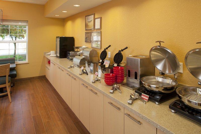 Towneplace Suites Μέντφορντ Εξωτερικό φωτογραφία